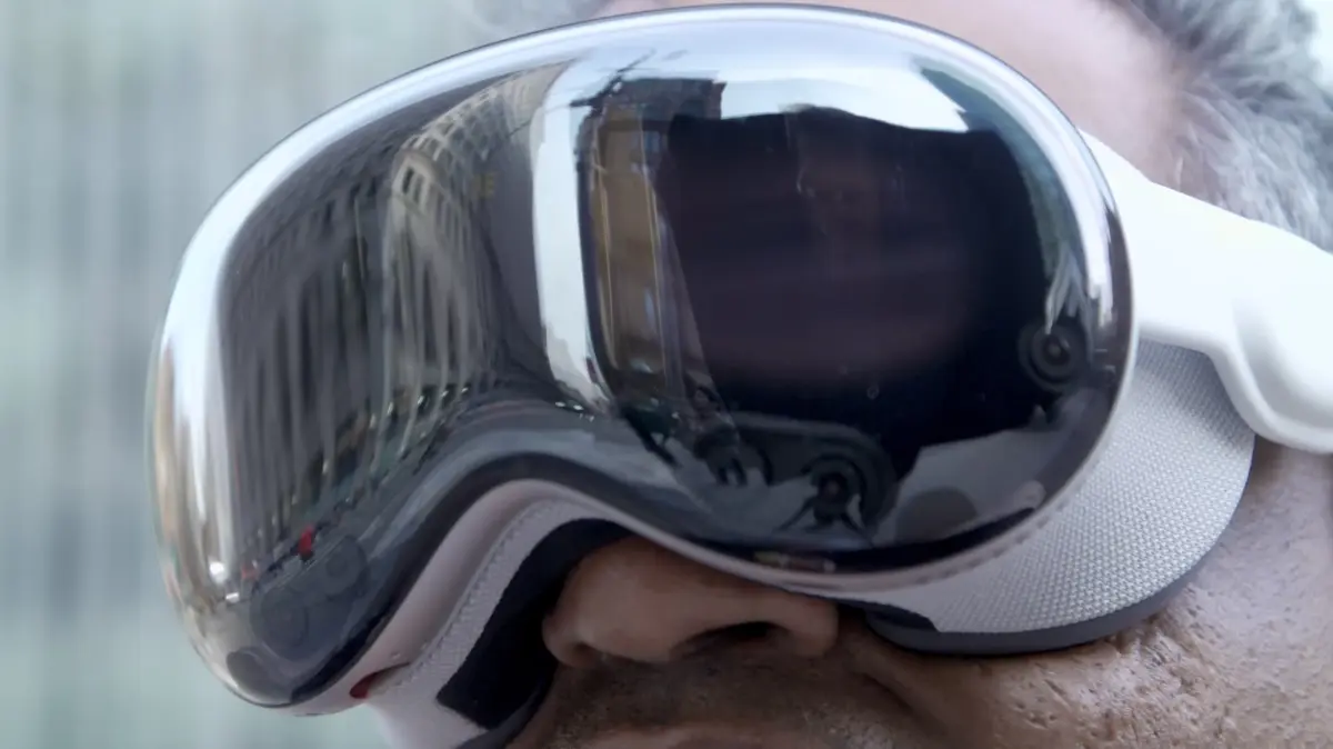 Apple Streamlines Operations: Over 200 Jobs Cut in Vision Pro and Siri Divisions Amid Strategic Pivot to AI and Smart Glasses