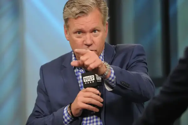 Chris Hansen’s Ultimate Counter-Strategy: Buying Ad Space Ahead of A24’s Primetime Screenings