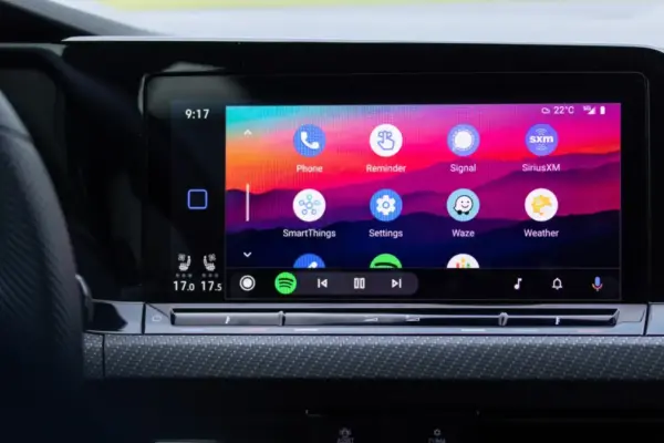 Decoding the Dashboard: The Definitive Guide to the Differences Between Android Auto and Android Automotive OS