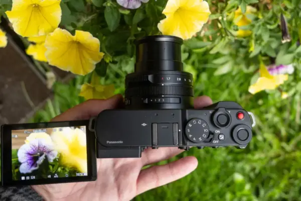 The Panasonic Lumix L10 Review: Redefining the High-End Compact Camera Market