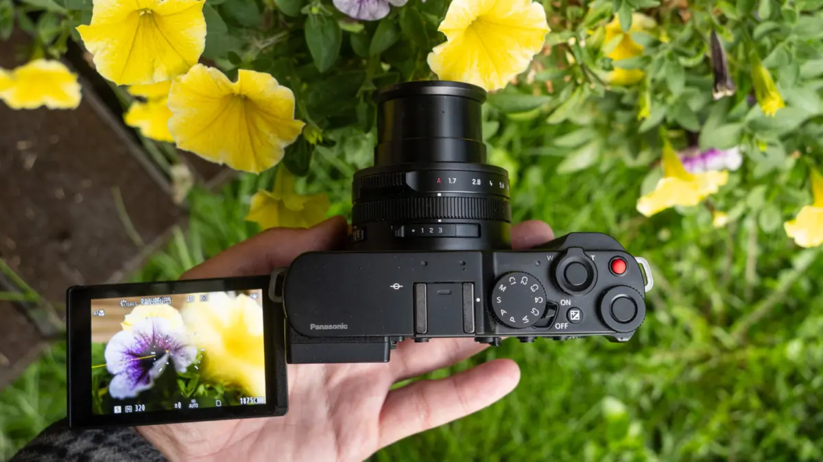 The Panasonic Lumix L10 Review: Redefining the High-End Compact Camera Market