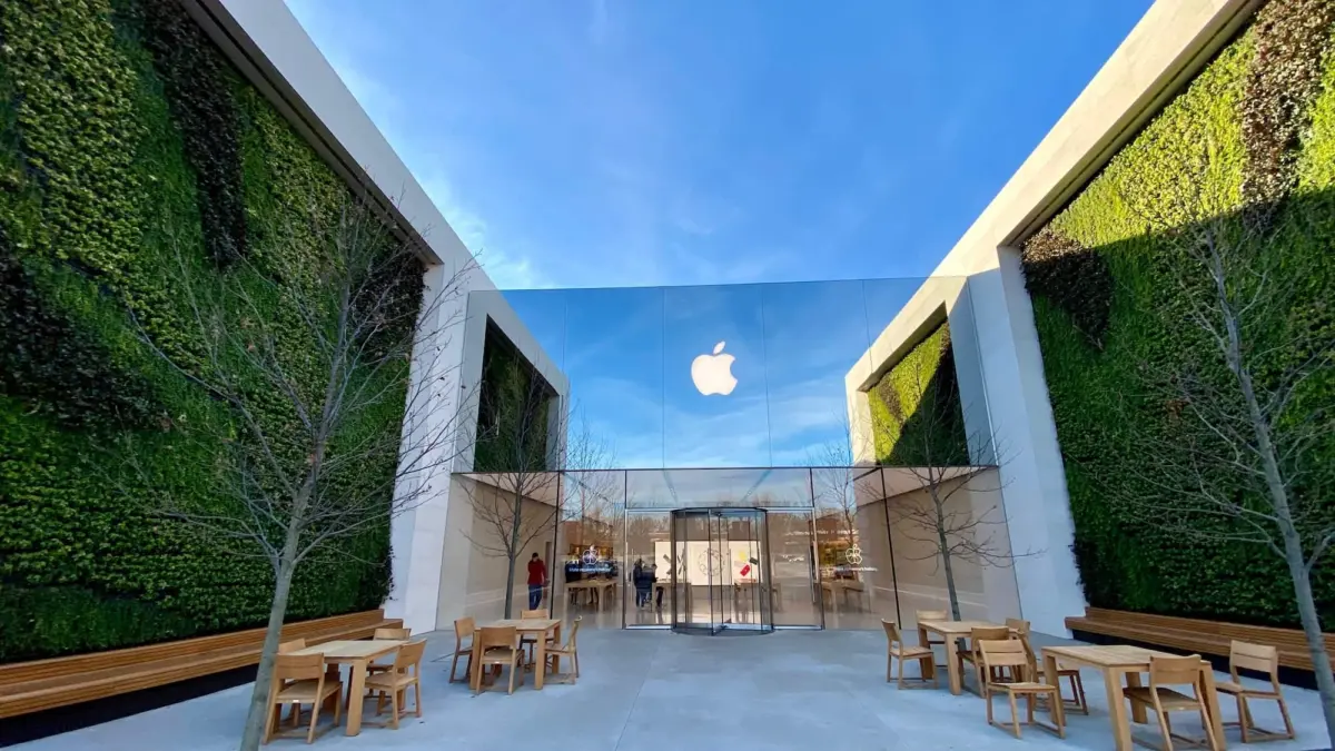 Apple Store 2.0: Inside Cupertino’s Strategy to Bring Back the Genius Bar and Reinvent Its Iconic Retail Spaces