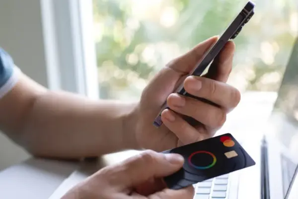 Beyond the Leather Fold: Why Your Smartphone is Now the Safest Place for Your Credit Cards