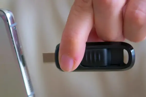 Beyond the Plug: Unpacking the Real Performance Differences Between USB-C and USB-A Flash Drives