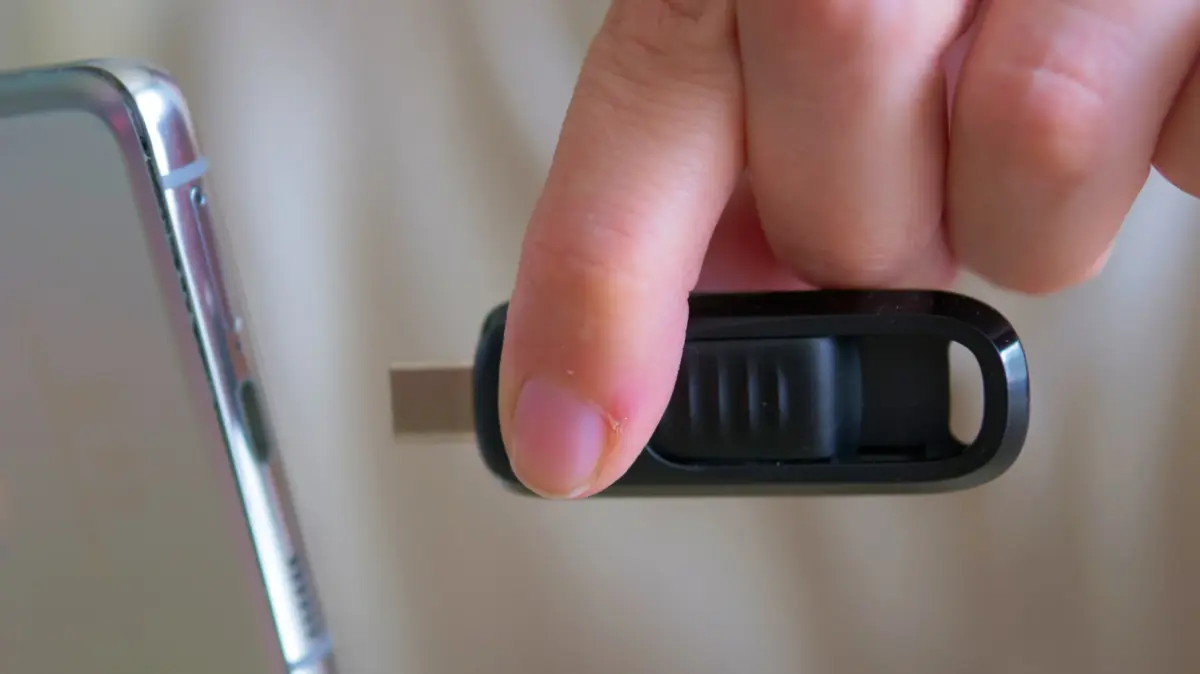 Beyond the Plug: Unpacking the Real Performance Differences Between USB-C and USB-A Flash Drives