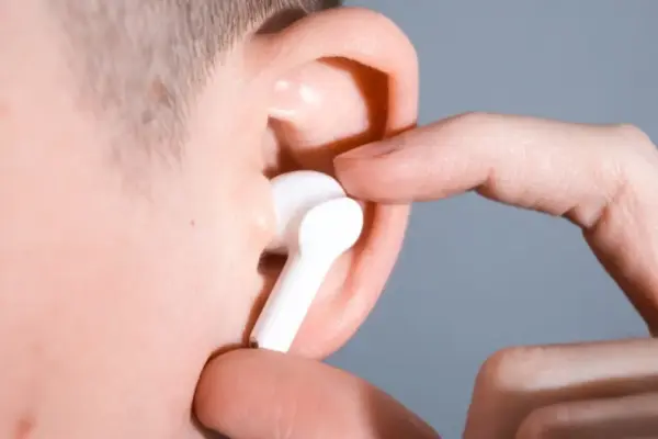 Breaking Language Barriers: How Translation Earbuds Actually Work, Their Limitations, and What to Expect