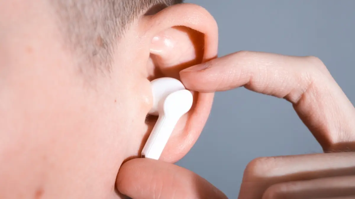 Breaking Language Barriers: How Translation Earbuds Actually Work, Their Limitations, and What to Expect