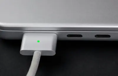 MagSafe vs. USB-C: The Ultimate MacBook Power Struggle and How to Choose the Right Charger for Your Workflow