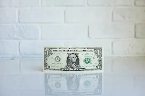 Navigating the Tightrope: How Venture Capitalists Really Evaluate Founder Salaries from Seed to Scale
