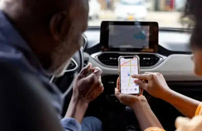 Seamless Integration or Driving Distraction? Navigating Multi-Device Apple CarPlay Environments