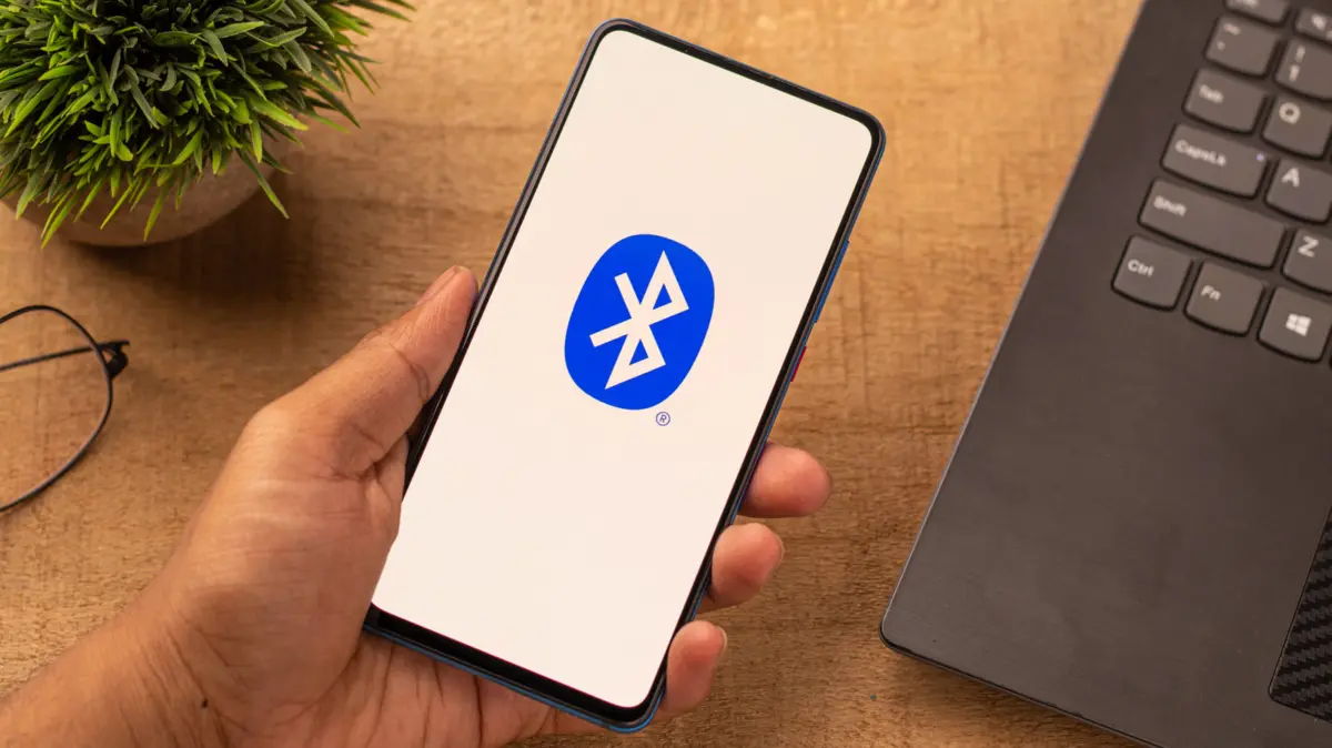 Silent Chaos: Why the Everyday Temptation of Bluetooth Jammers Carries Severe Legal and Public Safety Consequences