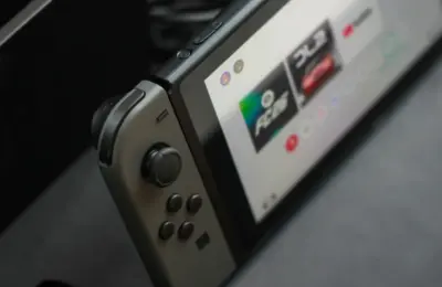 The 2026 Retro-Modern Dilemma: Is the Original Nintendo Switch Still Worth Buying?