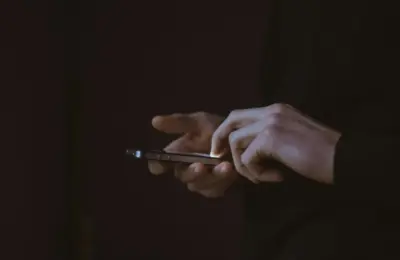 The Cost of Constant Connection: What a 90-Day Social Media Blackout Taught One Writer About Digital Overload