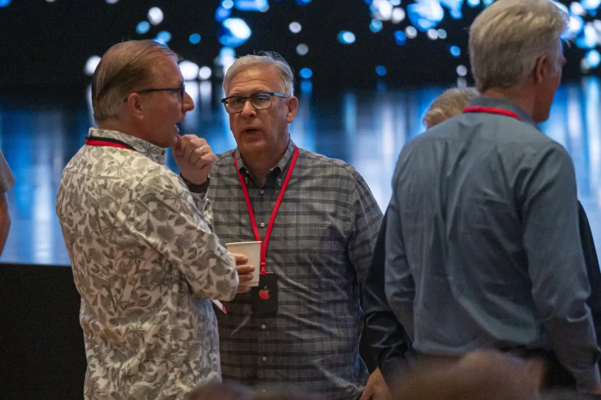 The Great Apple Realignment: Inside the Executive Exodus as Tim Cook Hands the Reins to John Ternus