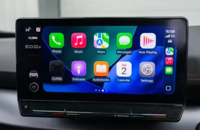 The Portable Apple CarPlay Boom: How Aftermarket Dash Displays Are Rescuing Older Vehicles and Fighting Automaker Subscriptions