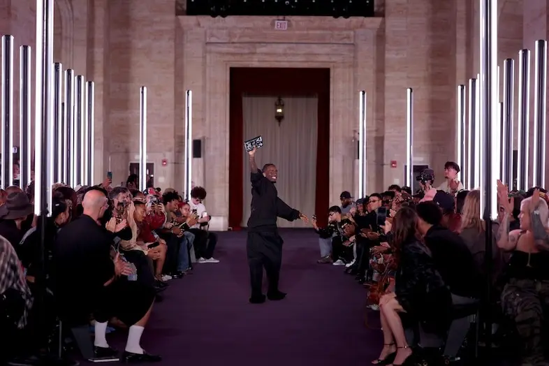 The Streaming Tsunami at New York Fashion Week: Kai Cenat’s VIVET Debut and the Crisis of Fashion Gatekeeping