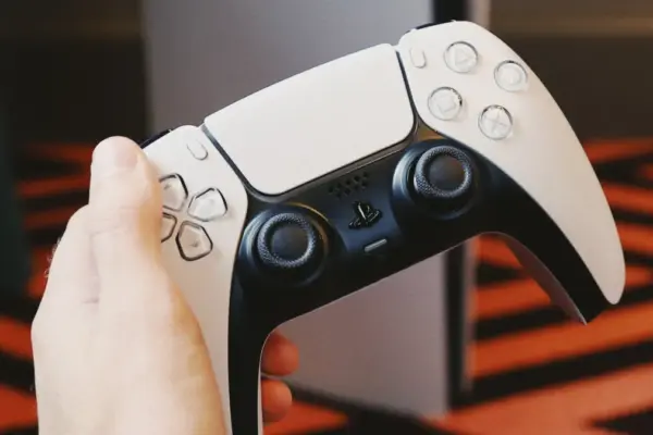 The True Cost of Play: Assessing the Lifespan, Battery Realities, and Durability of the PlayStation 5 DualSense Controller