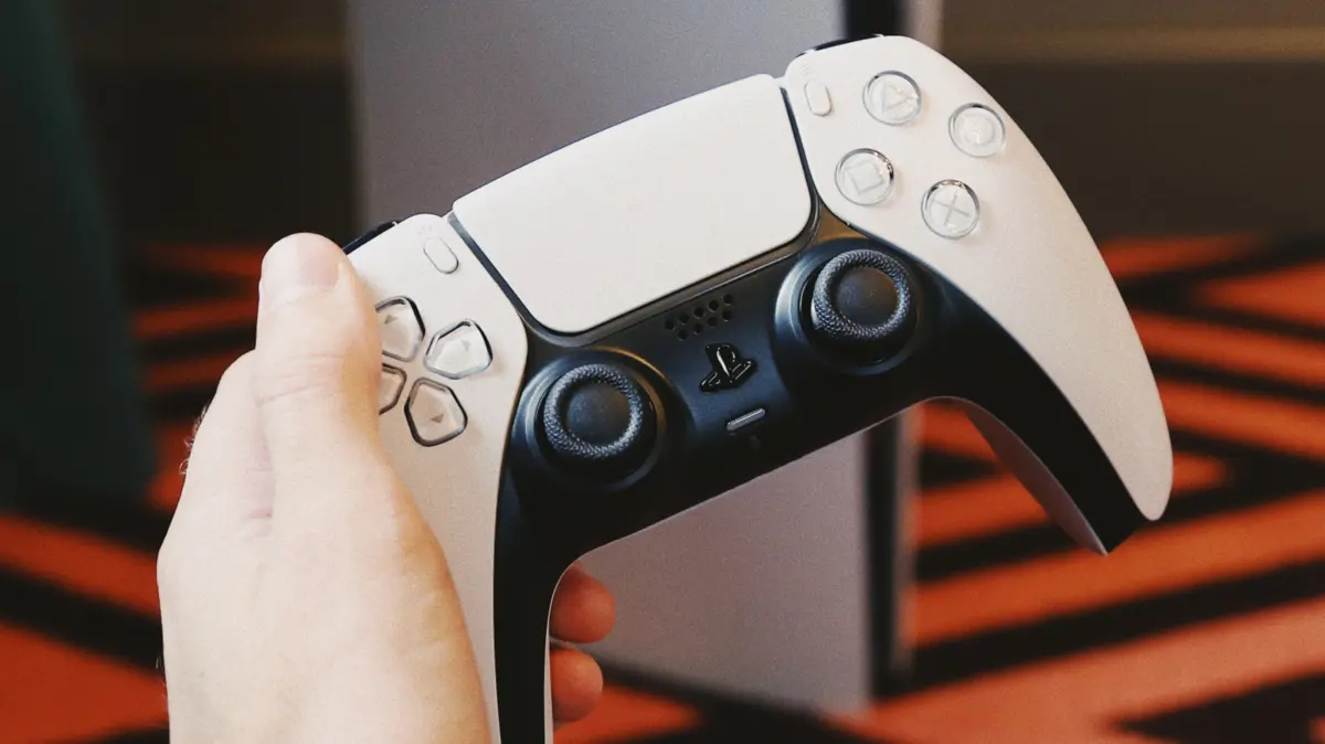 The True Cost of Play: Assessing the Lifespan, Battery Realities, and Durability of the PlayStation 5 DualSense Controller