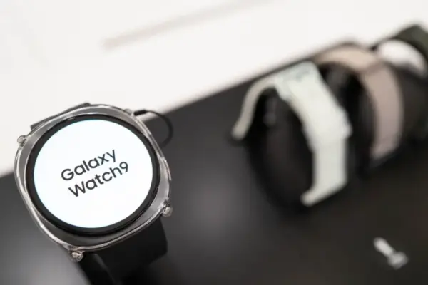 Demystifying the Samsung Galaxy Watch: What That Elusive Orange Dot and Other Icons Really Mean