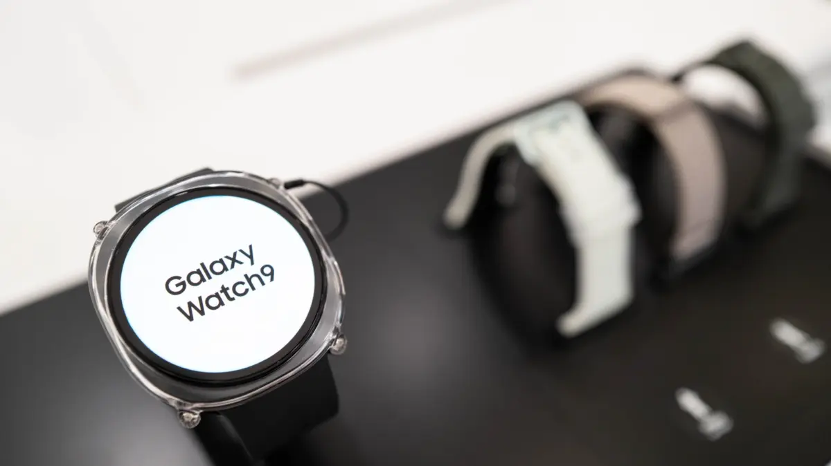 Demystifying the Samsung Galaxy Watch: What That Elusive Orange Dot and Other Icons Really Mean