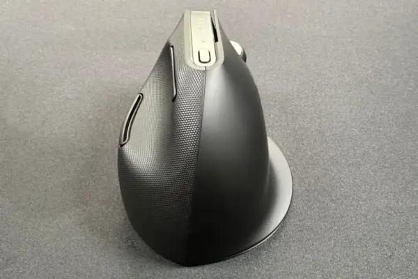 Ergonomics Meets Esports: A Deep Dive into Razer’s Pro Click V2 Vertical Edition and the Evolution of Wrist Health in PC Gaming