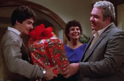 Executive Overview: The Enduring Legacy and Resurgence of Gremlins