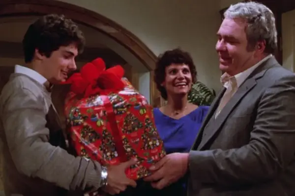 Executive Overview: The Enduring Legacy and Resurgence of Gremlins