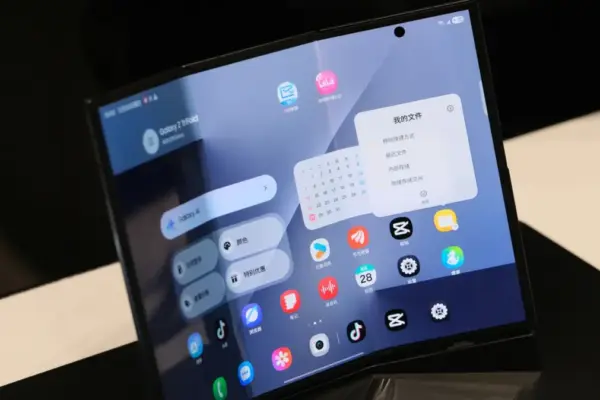 Guarding the Crease: The Ultimate Guide to Protecting and Maximizing the Lifespan of Your Foldable Phone