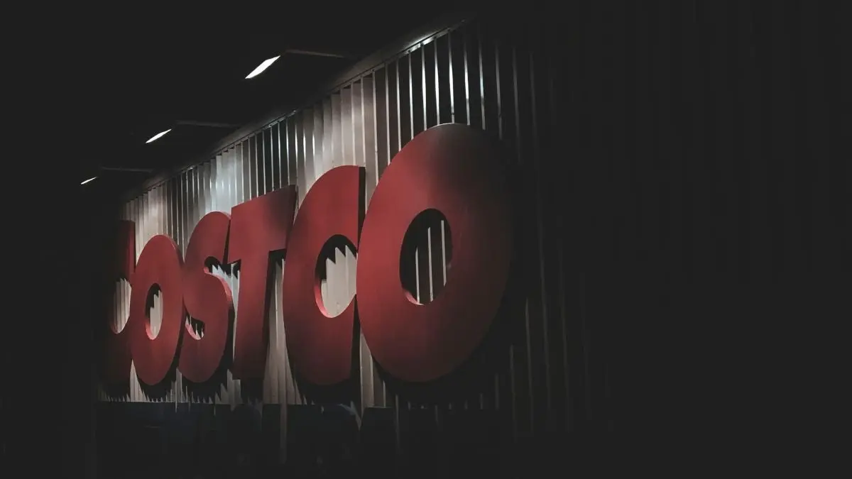Navigating Costco’s 2026 Holiday Savings Strategy: An Exhaustive Guide to Waves, Deals, and Competitor Landscape