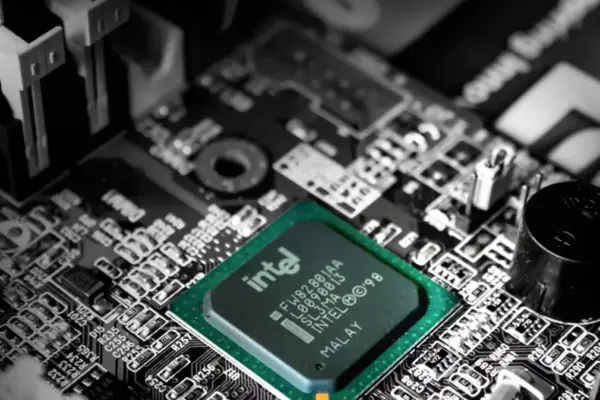 Navigating the "RAMpocalypse": Why Intel is Resurrecting the LGA 1700 Socket for 2027