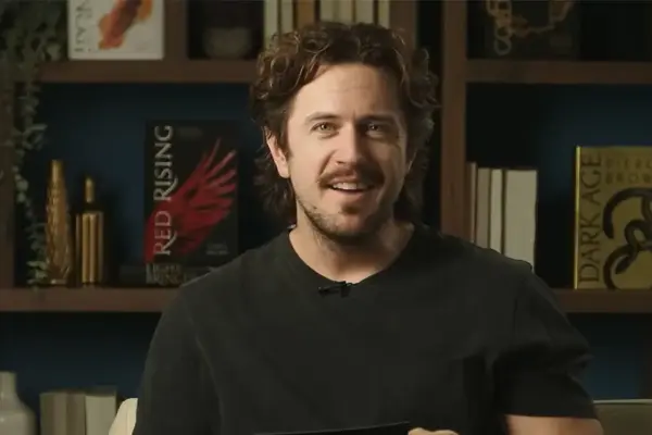 Paramount Pictures Officially Greenlights Pierce Brown’s Sci-Fi Epic ‘Red Rising’: Francis Lawrence to Direct