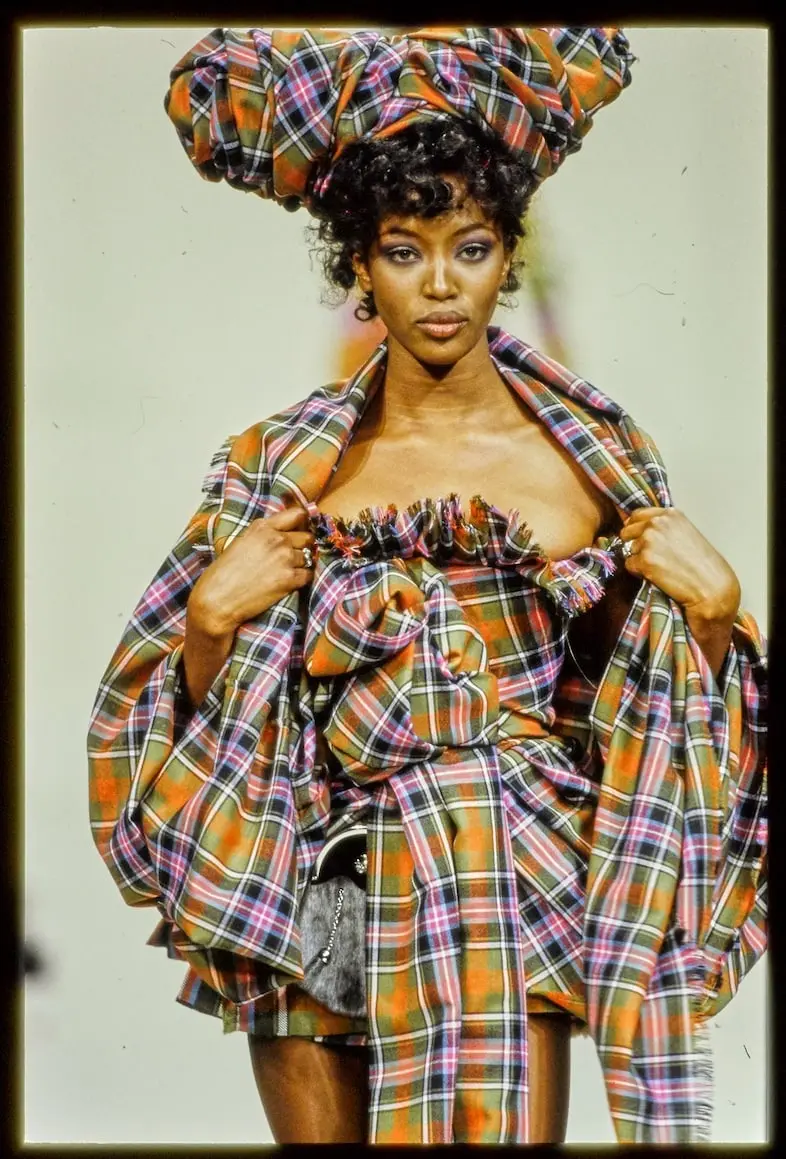Reliving the Decade That Shook the Establishment: Tate Britain’s Blockbuster ‘The 90s: Art and Fashion’