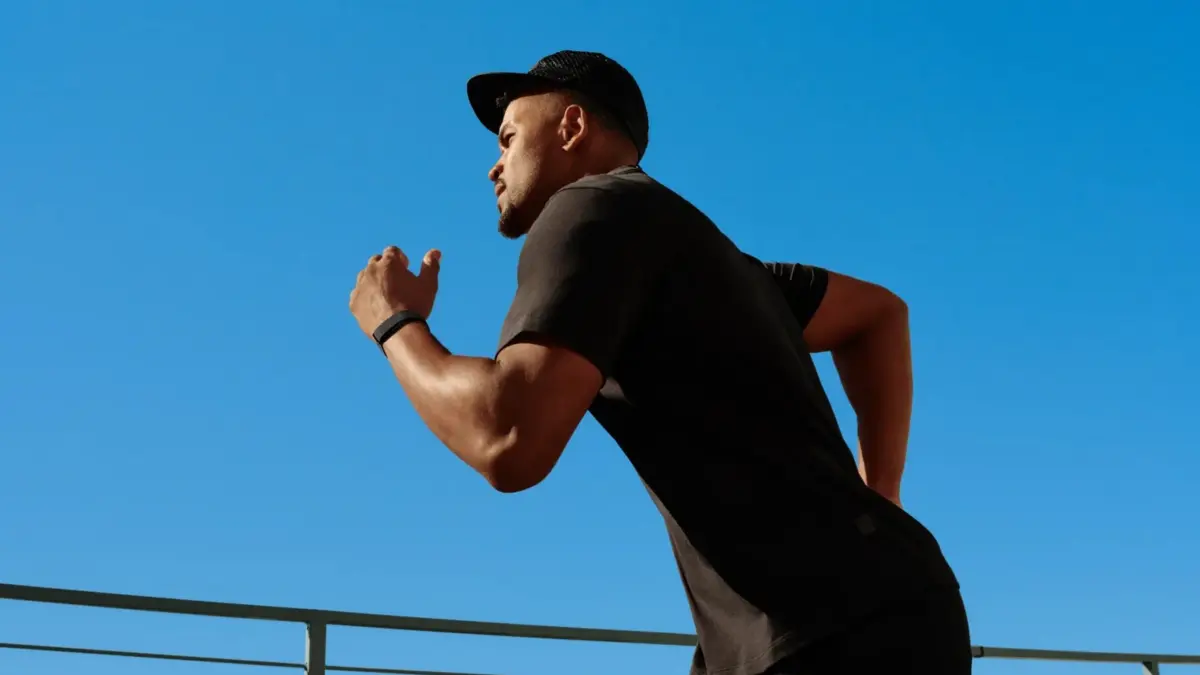 The Battle for the Wrist: How Screenless Health Trackers Are Reshaping the Wearables Landscape
