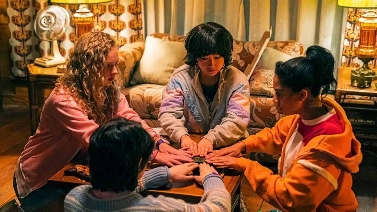 The Embrace of the Macabre: Why "Cozy Horror" is the Definitive Literary Genre for Autumn