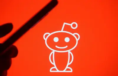 The End of the Open Web? Reddit’s Pivot to a Logged-In Ecosystem Driven by AI Disruption