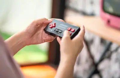 The Evolution of Untethered Play: A History of the Wireless Gaming Controller