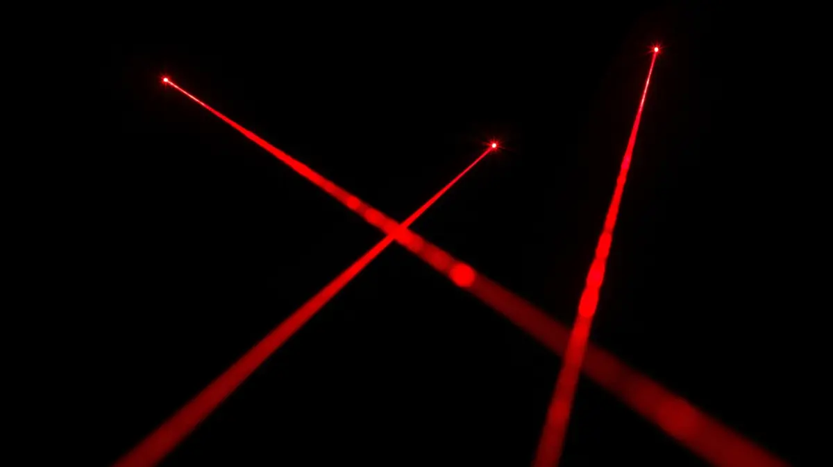 The Laser-Pointer Security Breach Myth: Fact-Checking Hollywood’s Favorite Surveillance Hack