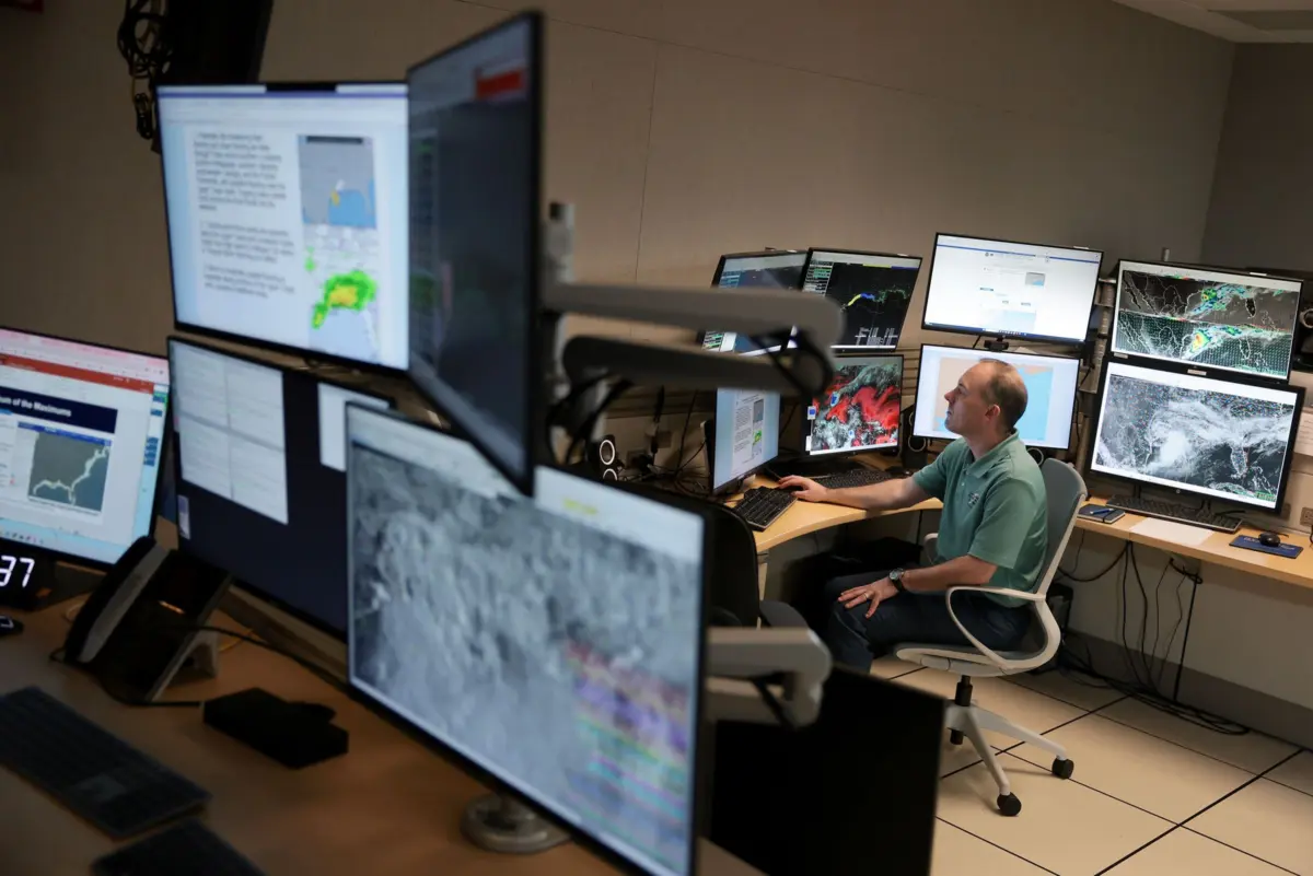The Silence Before the Storm: How a "Super" El Niño Upended the 2026 Atlantic Hurricane Season